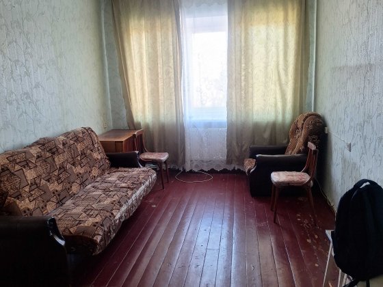 Продається двох кімнатна центрі Фастів