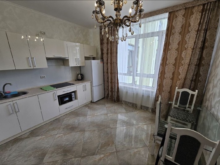 Простора 3-кімнатна квартира у Трускавці вул Довбуша є відео - фото 1