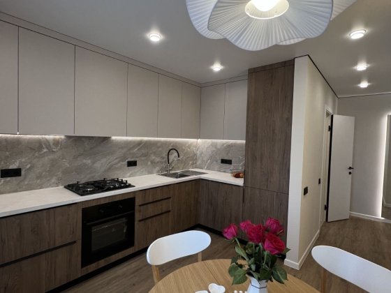 Продаж двокімнатної квартири, з сучасним дизайнерським ремонтом. Хмельницький