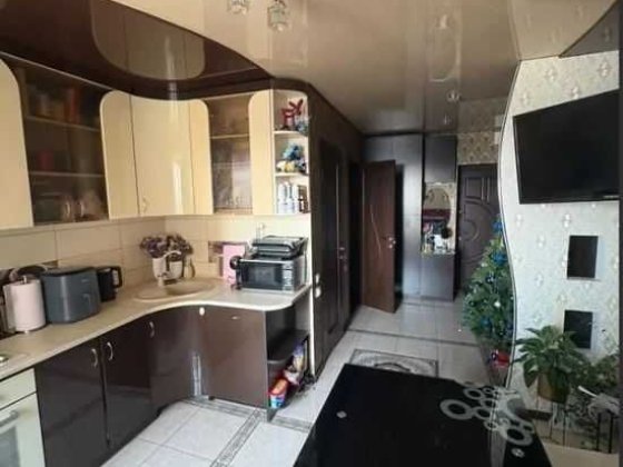 Комфортна квартира з індивідуальним опаленням та кладовою кімнатою Хмельницкий