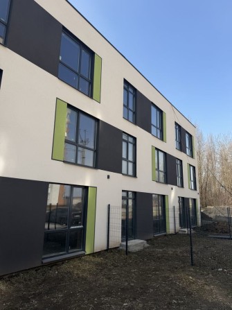 Простора однокімнатна квартира в готовому будинку - фото 1