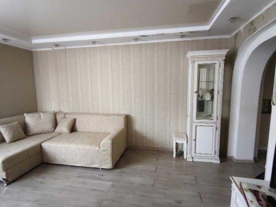 Продам 4 комнатную квартиру центр Чугуева с гаражом Чугуев