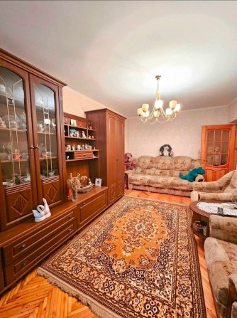 Продам 2-кім квартиру на третьому поверсі - фото 1