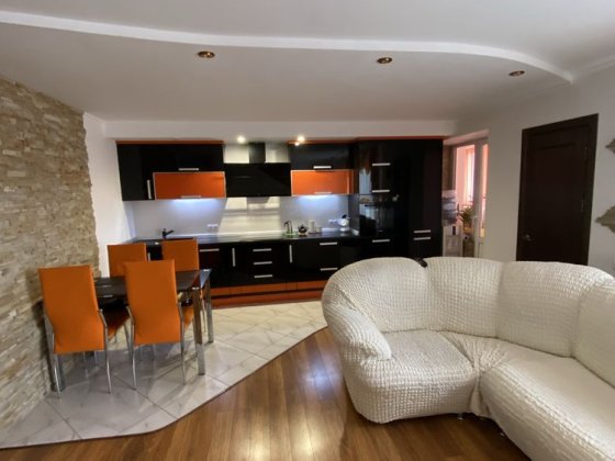 Двох  кімнатна та кухня вітальня Шептицький