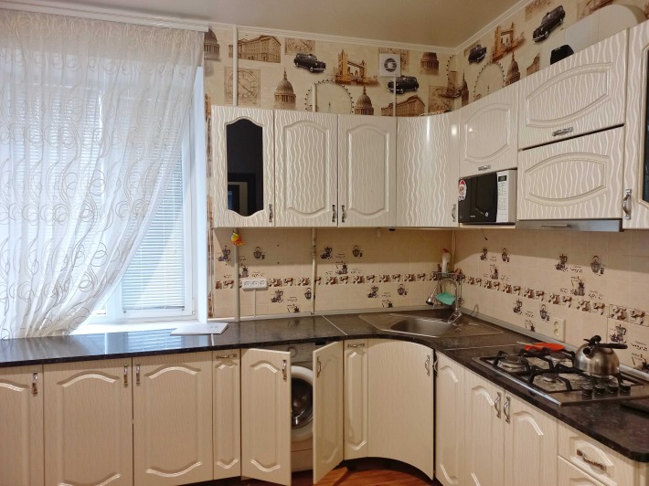 Продам 3х ком. кв.ру с гаражом в центре Чугуева - фото 1