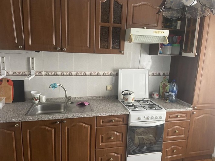 Продам 3-кімнатну квартиру в самому центрі Чугуєва, Харківська обл. - фото 1