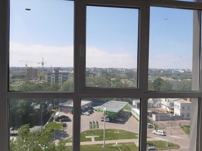 Простора 2к квартира в районі Виставка - фото 1