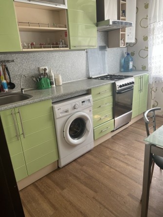 Продам 2-х кімнатну квартиру в Центрі Нікополя з технікою і меблями - фото 1