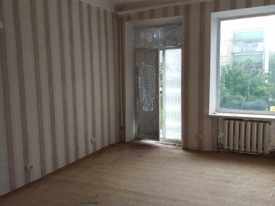 2-х.к.кв. в старой части 60м2, кухня 10м2. Возможен обмен на авто. Никополь