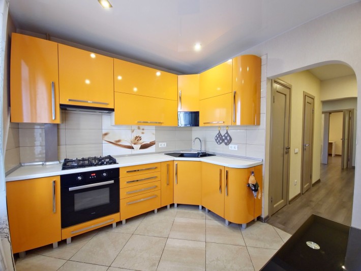 Чотирьох кімнатна напроти парку Чекмана. Без комісії! - фото 1