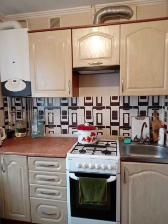 Продам 3-х комнатную квартиру в центре - фото 1