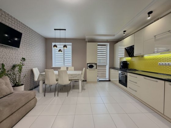 3 кімнатна квартира у новобудові на Вишенці ! Зарванцы