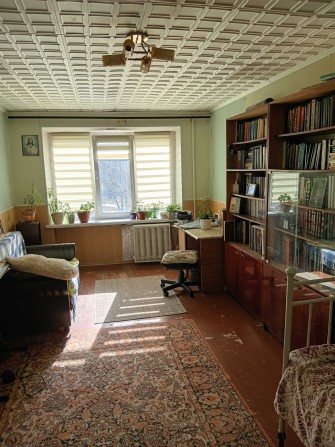 Продам 4 кімнатну квартиру - фото 1