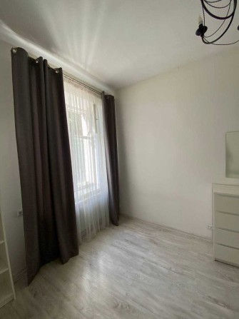 Велика, простора,3к -В хорошому районі з суперовим ремонтом, поверх ок - фото 1