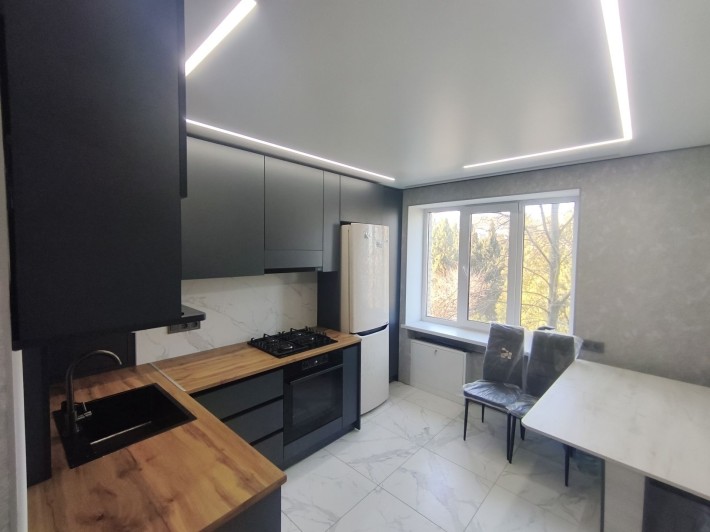 Продам квартиру покращеного планування м . Гнівань - фото 1