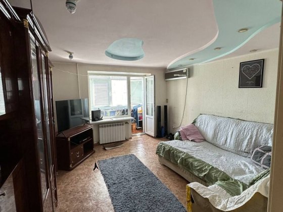 Продаю трьох кімнатну квартиру Верхньодніпровськ