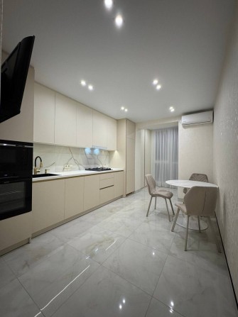 Продам квартиру с новым ремонтом ЖК Днепровская Брама - фото 1