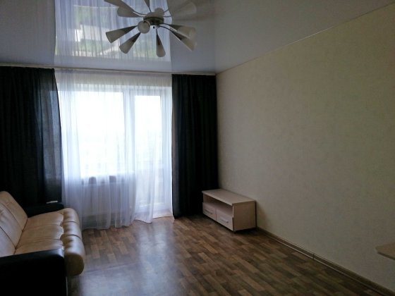 Продам двокімнатну квартиру з меблями та побут.технікою в центрі міста Радомишль