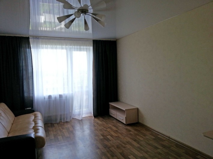 Продам двокімнатну квартиру з меблями та побут.технікою в центрі міста - фото 1