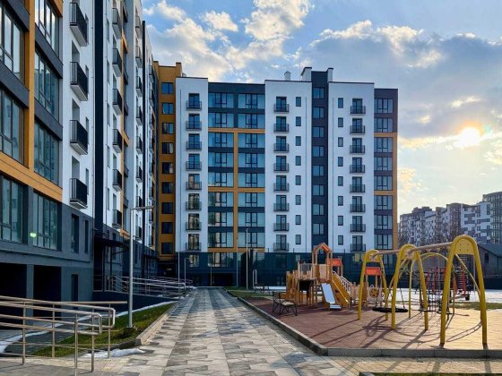 велика видова 2 кім квартира в тихій локаціЇ Вовчинець