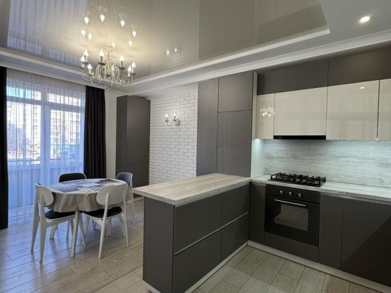 3 кімнатна квартира на 2 поверсі в новобудові з меблями та техніка Угорники