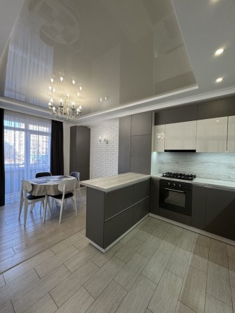 3 кімнатна квартира на 2 поверсі в новобудові з меблями та техніка - фото 1