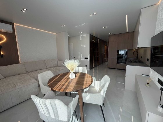 Двокімнатна квартира з авторським ремонтом 67 м2. Крихівці