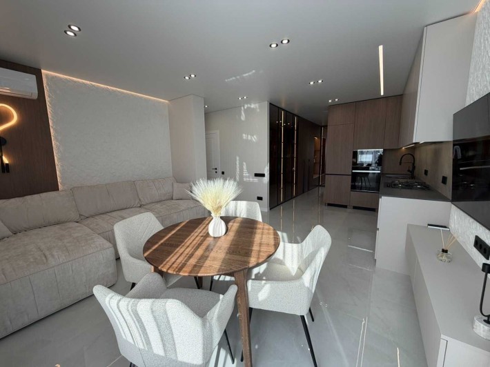 Двокімнатна квартира з авторським ремонтом 67 м2. - фото 1