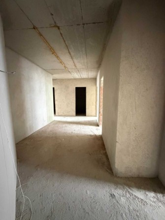 Велика трикімнатна квартира 100 м2 біля озера. - фото 1