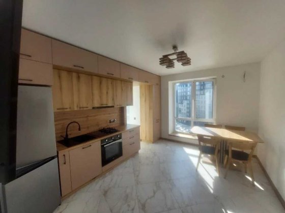 Поруч ОЗЕРА 1.5-кімнатна квартира з ремонтом в ЖК Millennium Крихівці