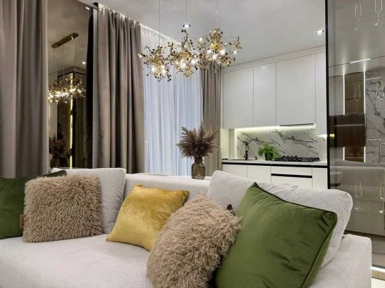 Двокімнатна з дезайнерським ремонтом та патіо у ЖК Долішній Крихівці