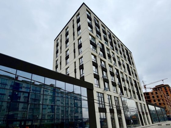 Локація озера та парку , 1,5 кім квартира з кухнею вітальнею понад 20м Крихівці