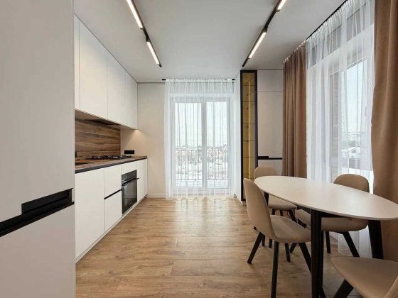 Продається однокімнатна квартира з балконом! Крихівці