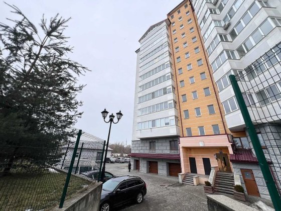 Продається простора 3 кім. квартира в новобудові площею 131 м2 Микитинцы