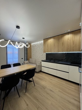 Велика 1-кімнатна квартира видова на Міське Озеро - фото 1