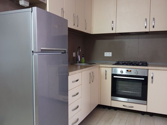 Продам квартиру з двориком Крюківщина