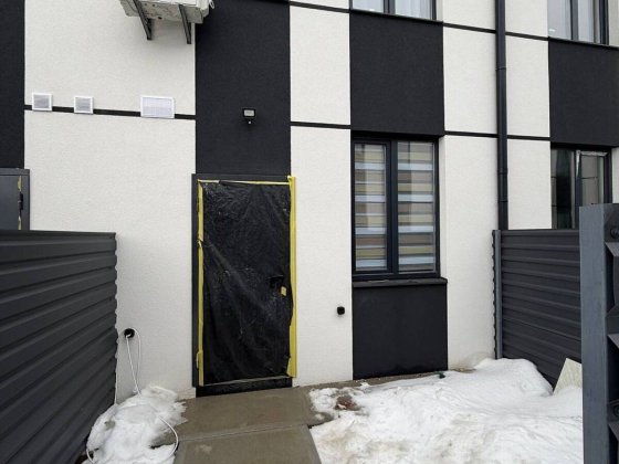 Продаж 2 пов квартири- таунхауса на 1 кімнату. 36 м.кв, землі 1 сотку Білогородка