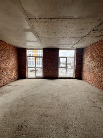 Квартира з терасою в розвиненому ЖК газ 7 км від Києва - фото 1