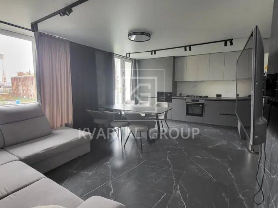 Простора дворівнева квартира з терасою Белогородка