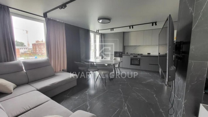 Простора дворівнева квартира з терасою - фото 1