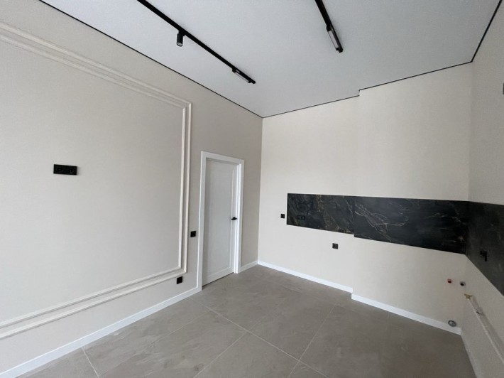 Простора 2К квартира з власним двориком – 61 м², 1 поверх - фото 1