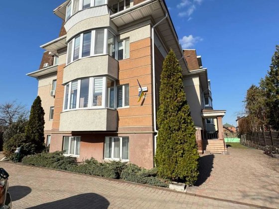 Пропонується до продажу простора та світла дворівнева квартира Ворзель