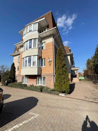 Пропонується до продажу простора та світла дворівнева квартира - фото 1