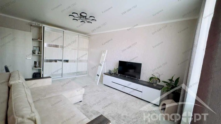 Світла 1-кімнатна квартира з сучасним ремонтом - фото 1