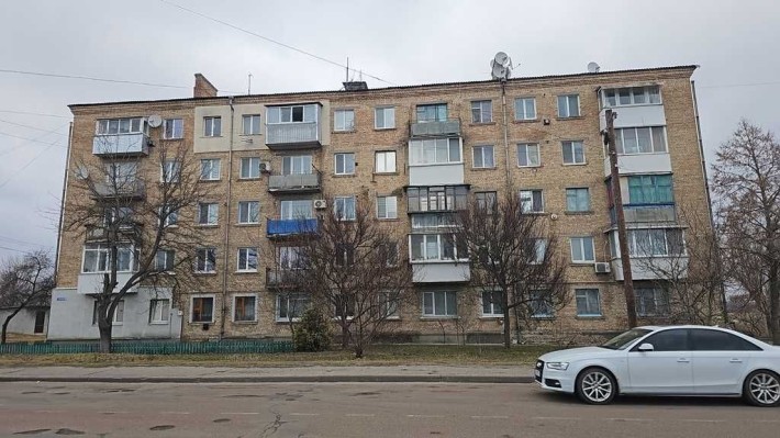 Квартира три кімнатна в м. Березань по вулиці Небесной Сотні 24 - фото 1