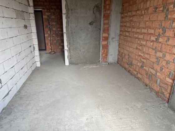 Продаж 1к квартири  Озеро закритий двір швидкий виїзд на Київ Підгірці