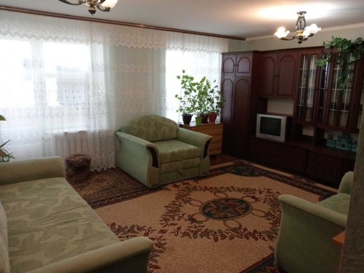 Продам 3-х кімнатну, видову в Тетіїві, вул. Злагоди, 18-А - фото 1
