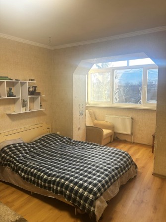 Простора, видова квартира в центрі міста  Тетіїв від власника. - фото 1