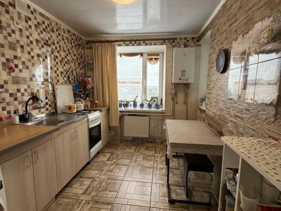 Продаж 4-кімнатної квартири в смт Рокитне  Білоцерківський район Рокитне