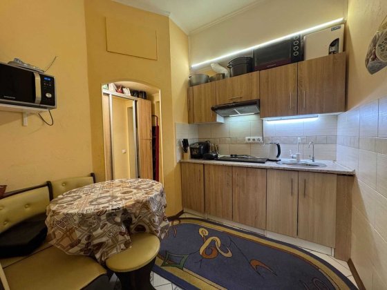 Однокімнатна квартира, центр міста Немішаєво! Немішаєве